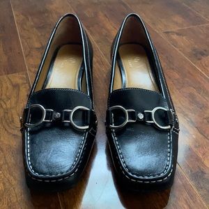 NEVER WORN- Cole Haan Nike Air Collaboration Women’s bleach leather shoe- Size 7